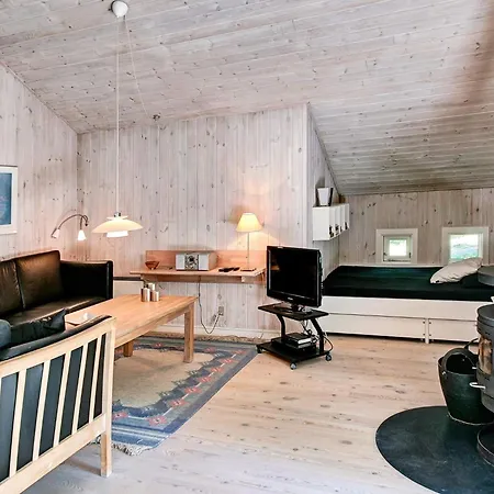 4 Star In Nexo Ferienhaus Vester Somarken