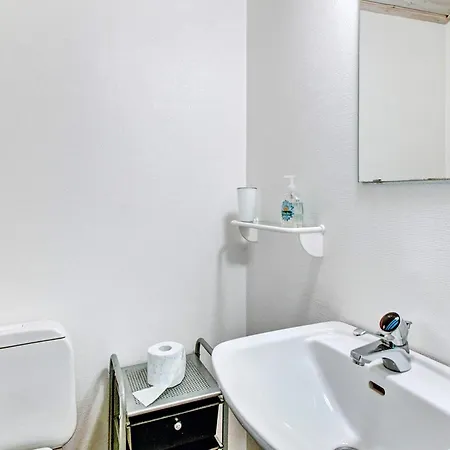 4 Star In Nexo Ferienhaus Vester Somarken